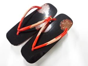 未使用品　漆塗り　桐下駄(23.5センチ)